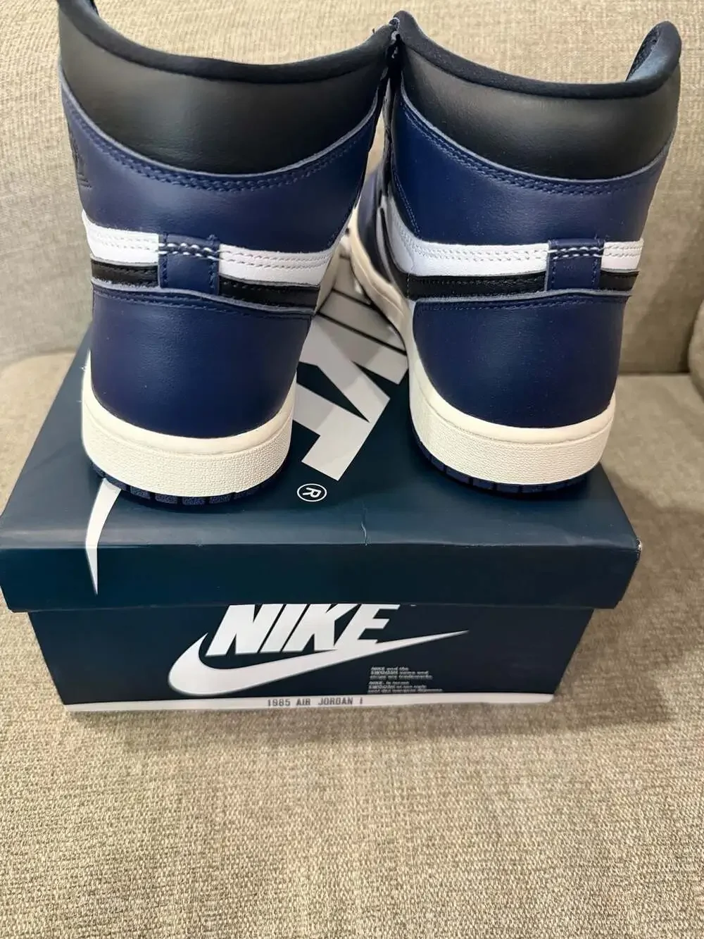 Air Jordan 1 Retro High OG Midnight Navy DZ5485-401 size 6.5y